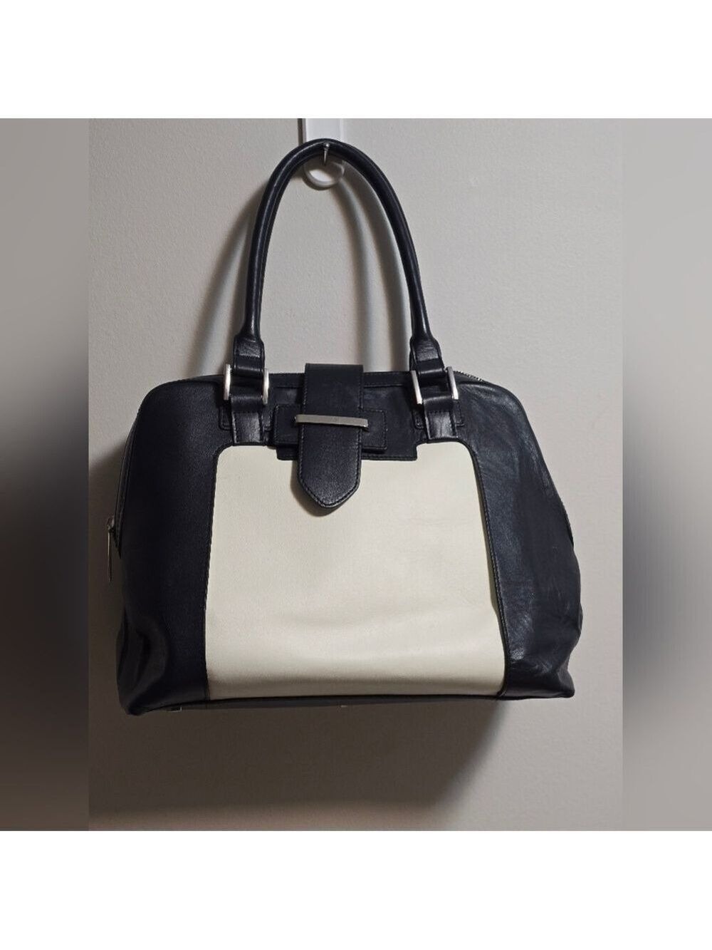 Vintage LK Bennett colorblock leather shoulder handbags color navy and white